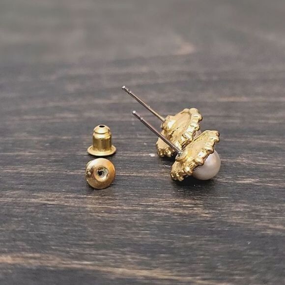 Vtg faux pearl and rhinestone gold tone sunburst studs - Picture 5 of 6